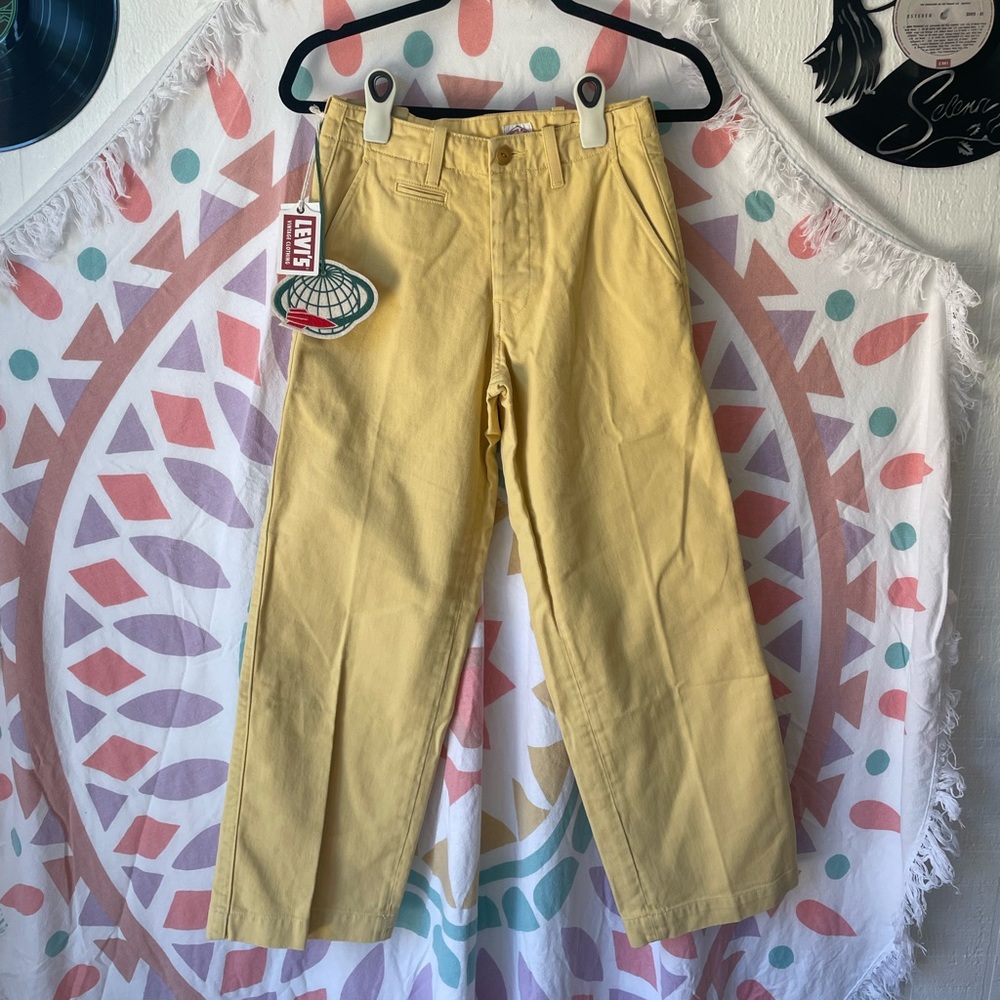 Pastel Yellow, Levi’s, size 25, 2019 spring and summer collection chino’s.